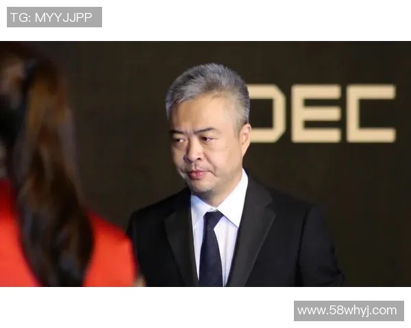 从绿茵场到解说席:足球巨星退役后如何转型为顶级解说员 从绿茵场到解说席:足球巨星退役后如何转型为顶级解说员